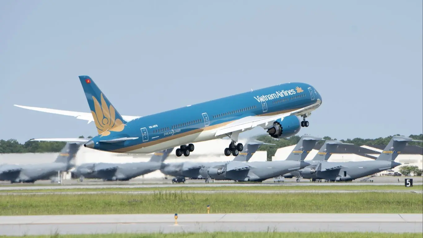 Đảm bảo an toàn giao thông hàng không dịp Tết Dương lịch